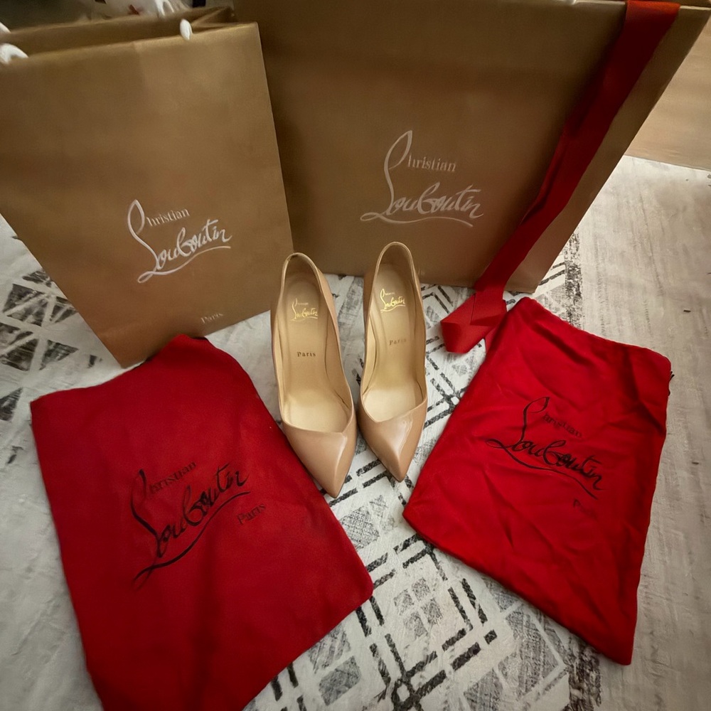 Christian Louboutin CORNEILLE 100 PATENT
NUDE -Size 38.5 👠